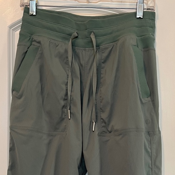 NWOT Lululemon Dance Studio Mid-Rise Pants Lined - Short 6 - Crater Blue - Picture 3 of 6